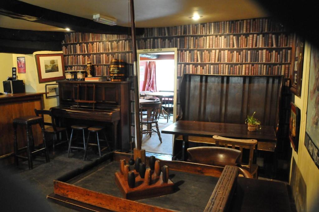 Babcary The Red Lion Inn מראה חיצוני תמונה